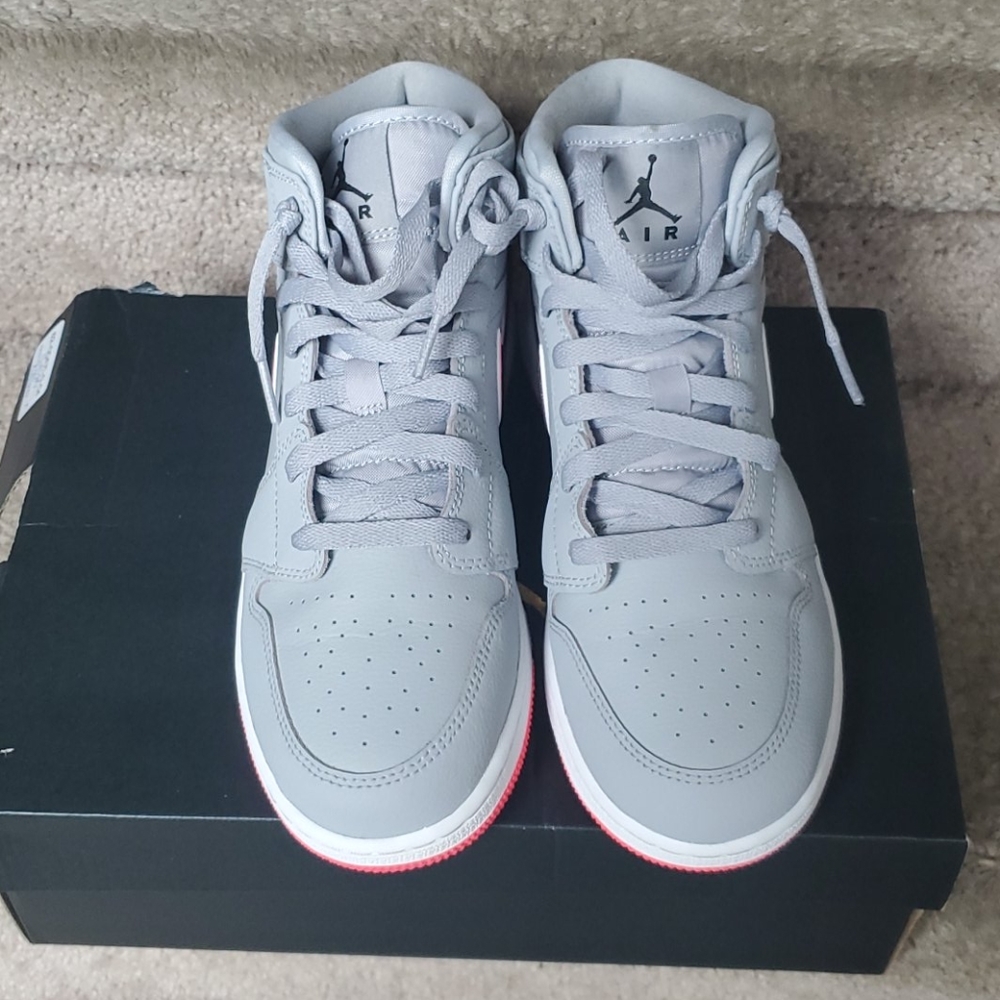 JORDAN Retro 1 Wolf Grey black racer pink 8.5 W